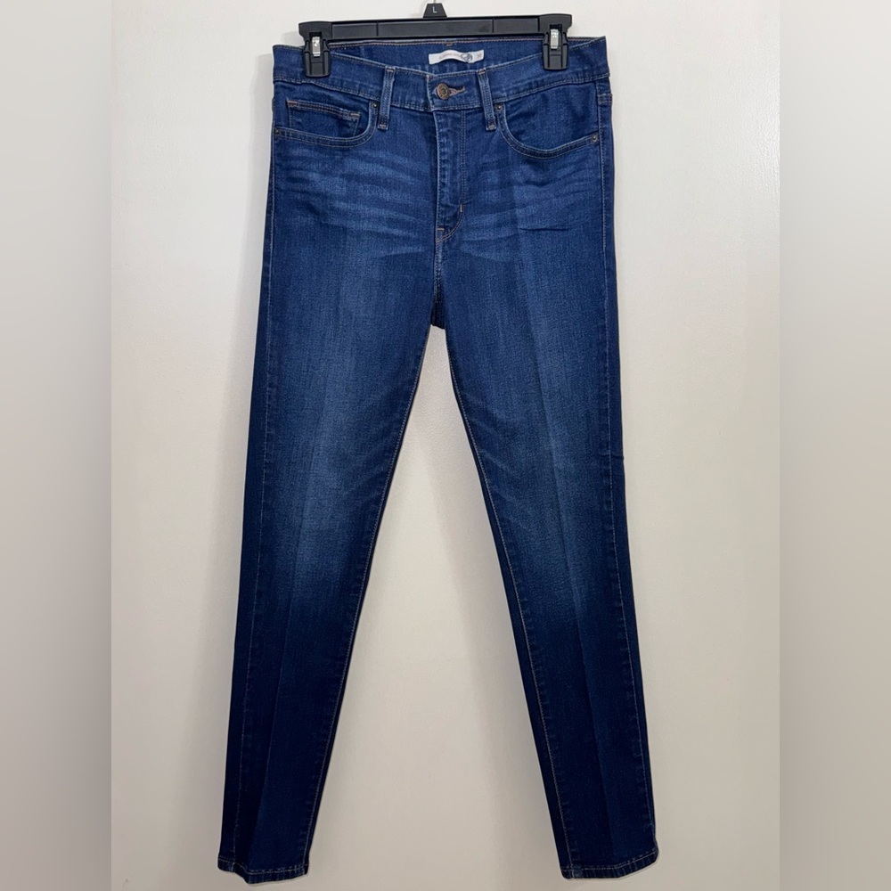 EUC Women’s Levi Slimming Skinny Jeans